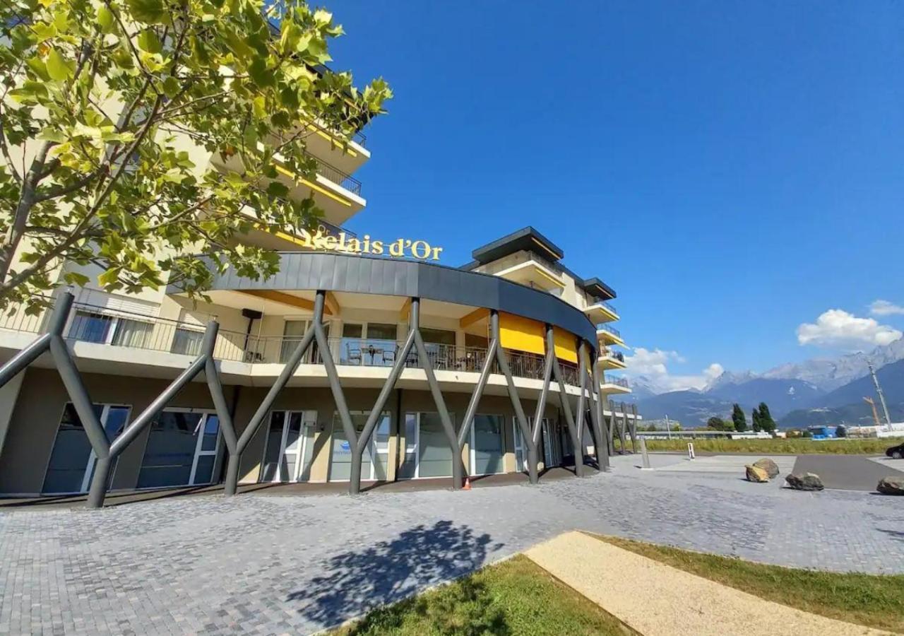 Alp Art Hotel Monthey Collombey-Muraz Exteriör bild