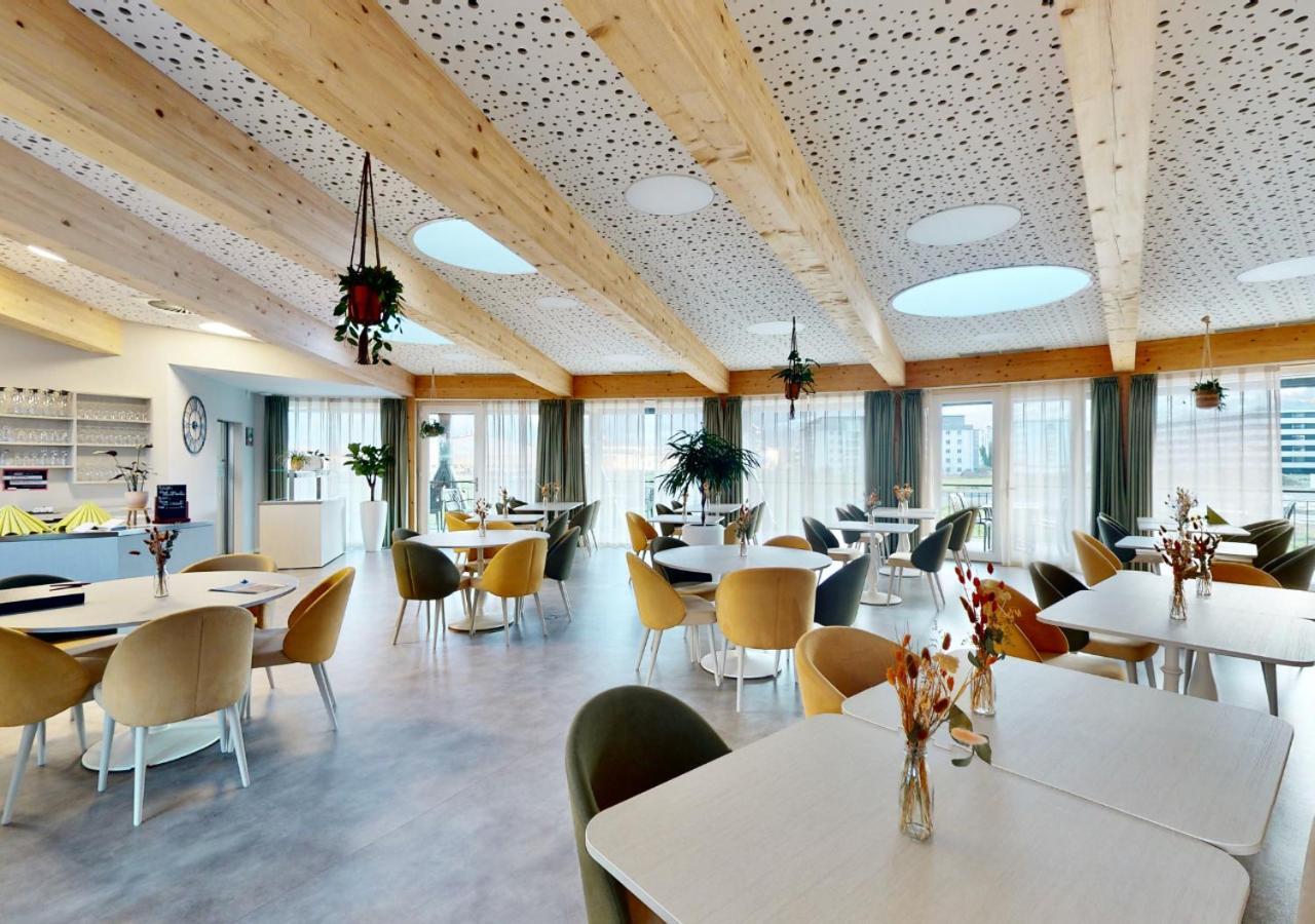 Alp Art Hotel Monthey Collombey-Muraz Exteriör bild