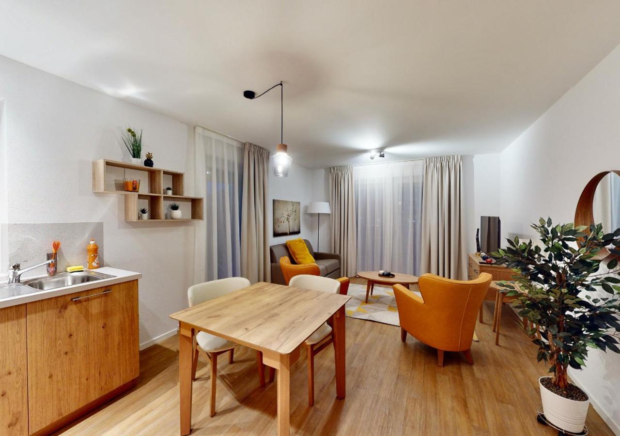 Alp Art Hotel Monthey Collombey-Muraz Exteriör bild
