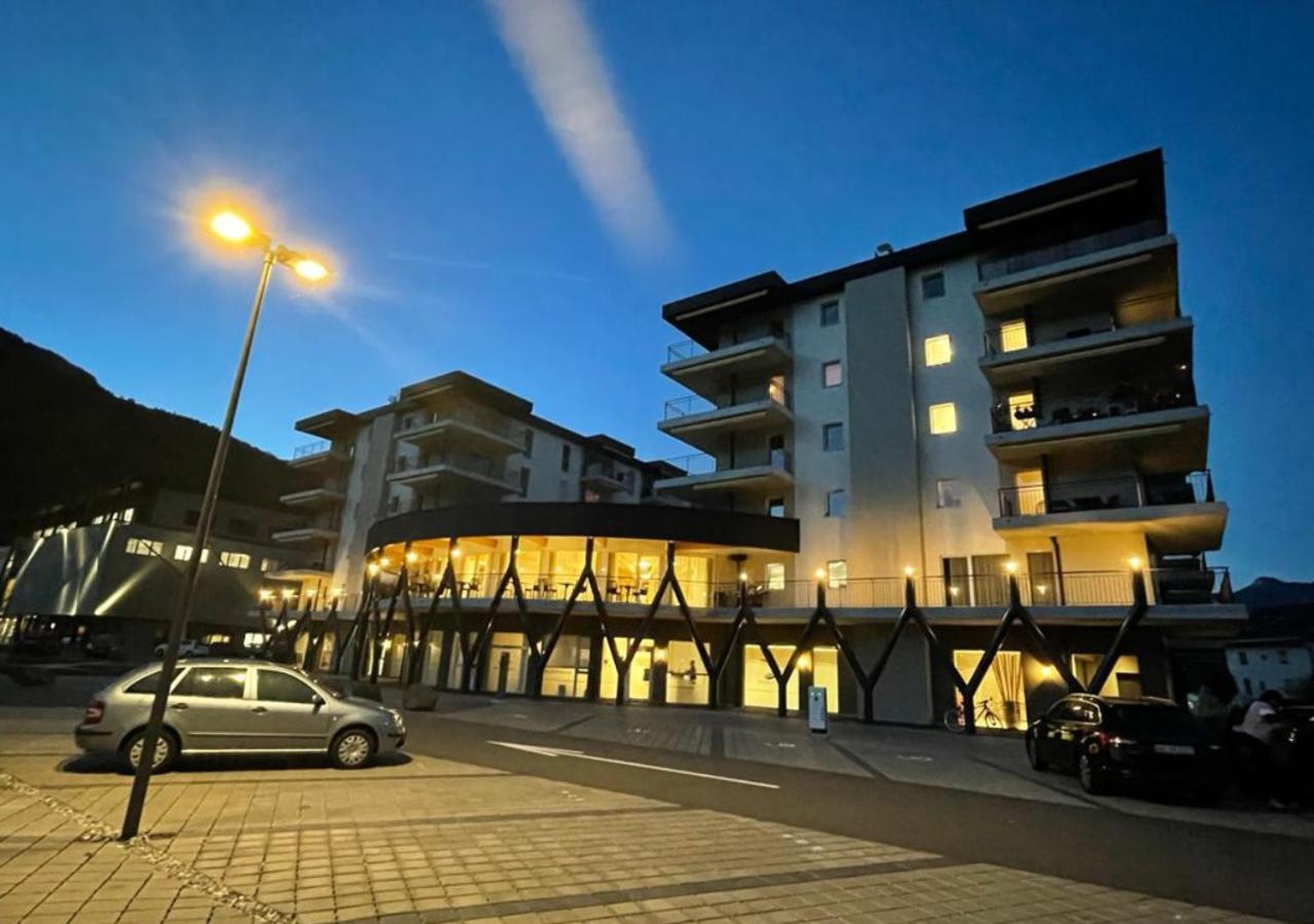 Alp Art Hotel Monthey Collombey-Muraz Exteriör bild