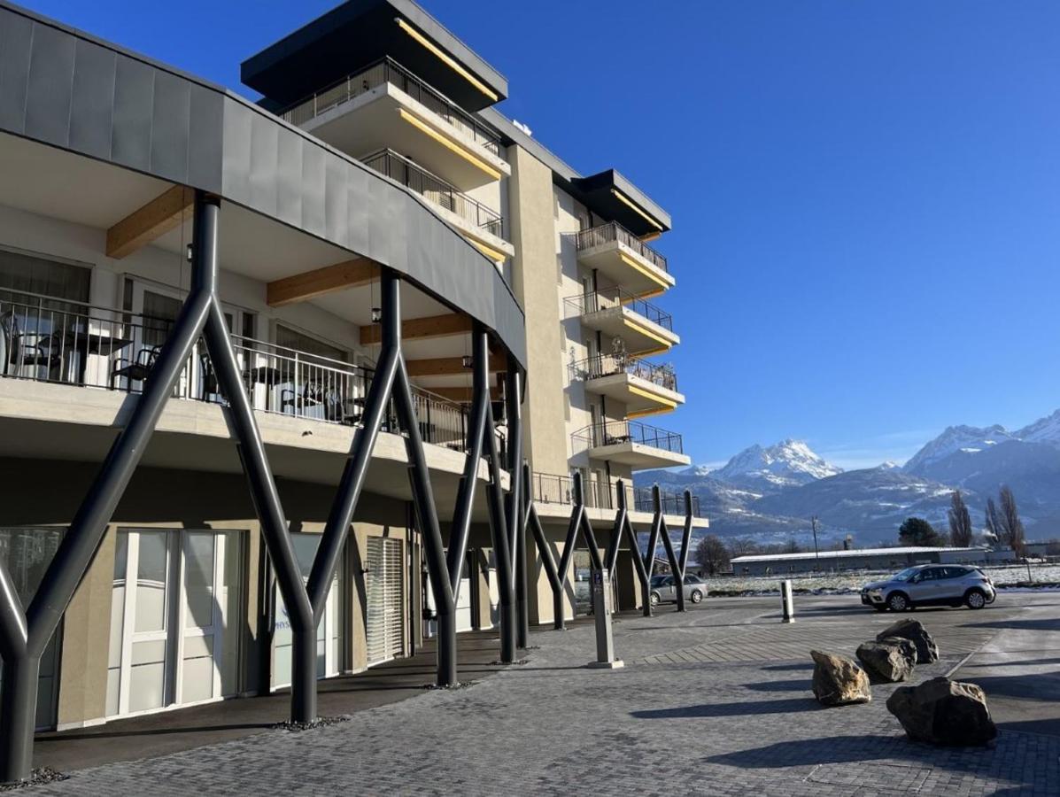 Alp Art Hotel Monthey Collombey-Muraz Exteriör bild