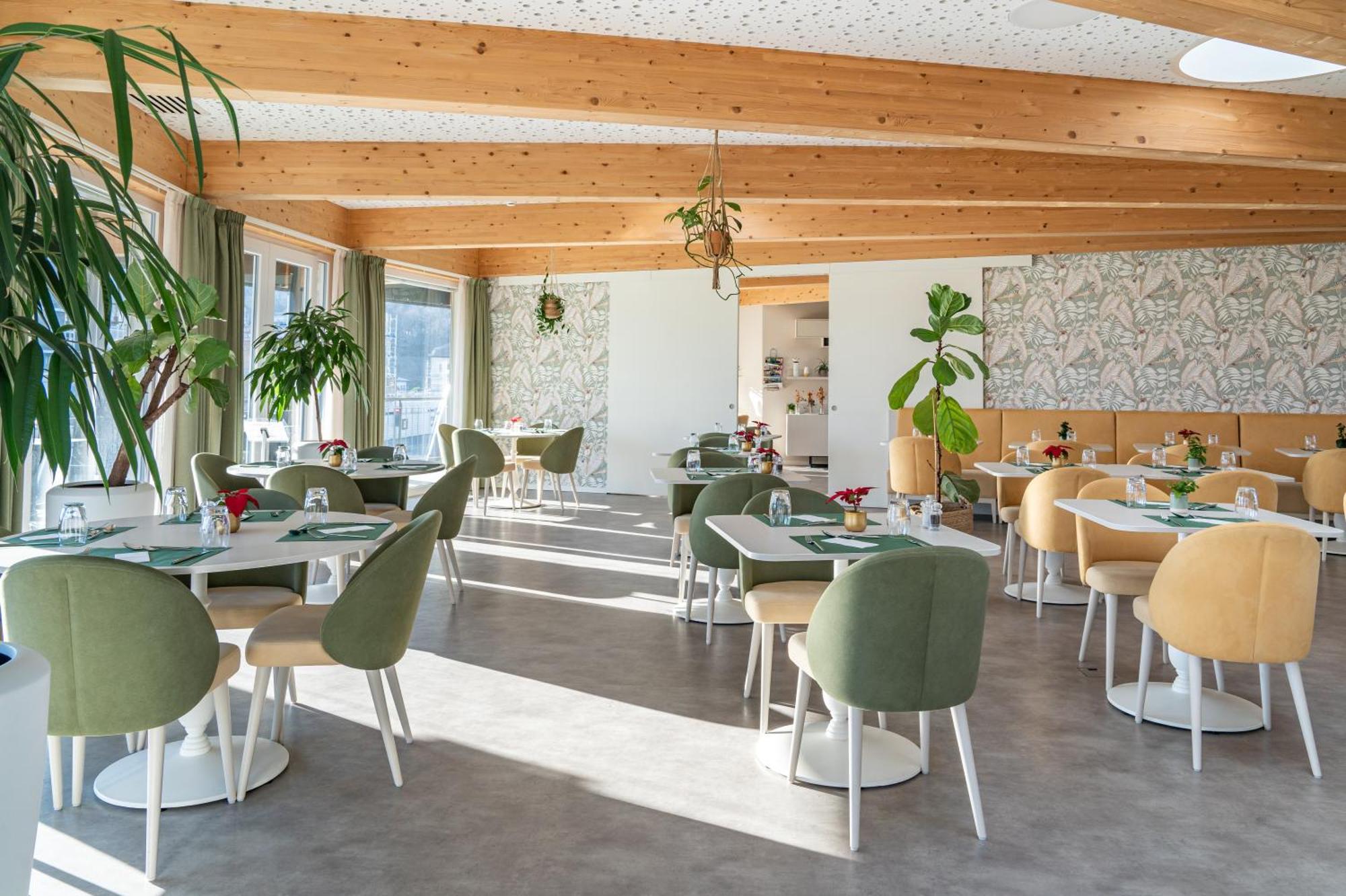Alp Art Hotel Monthey Collombey-Muraz Exteriör bild
