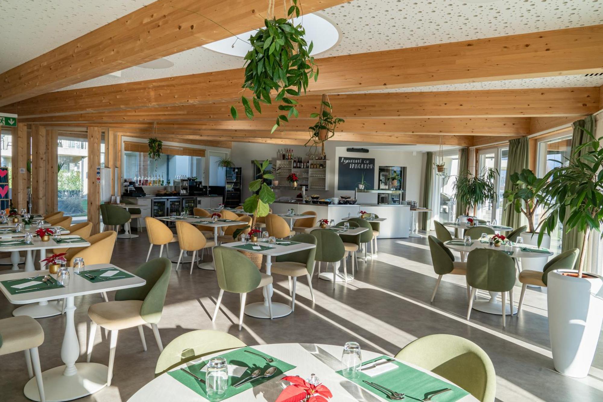 Alp Art Hotel Monthey Collombey-Muraz Exteriör bild