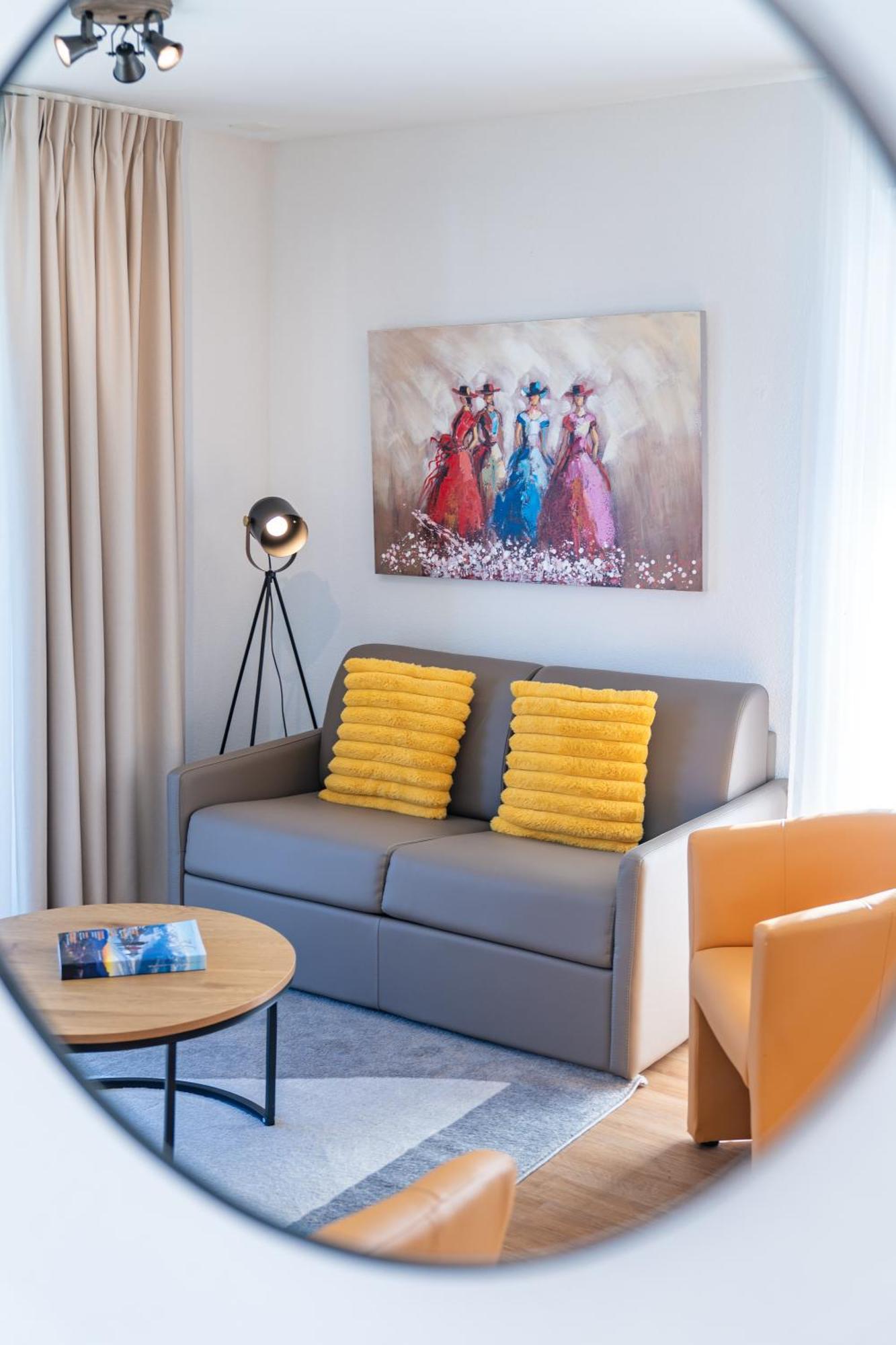 Alp Art Hotel Monthey Collombey-Muraz Exteriör bild