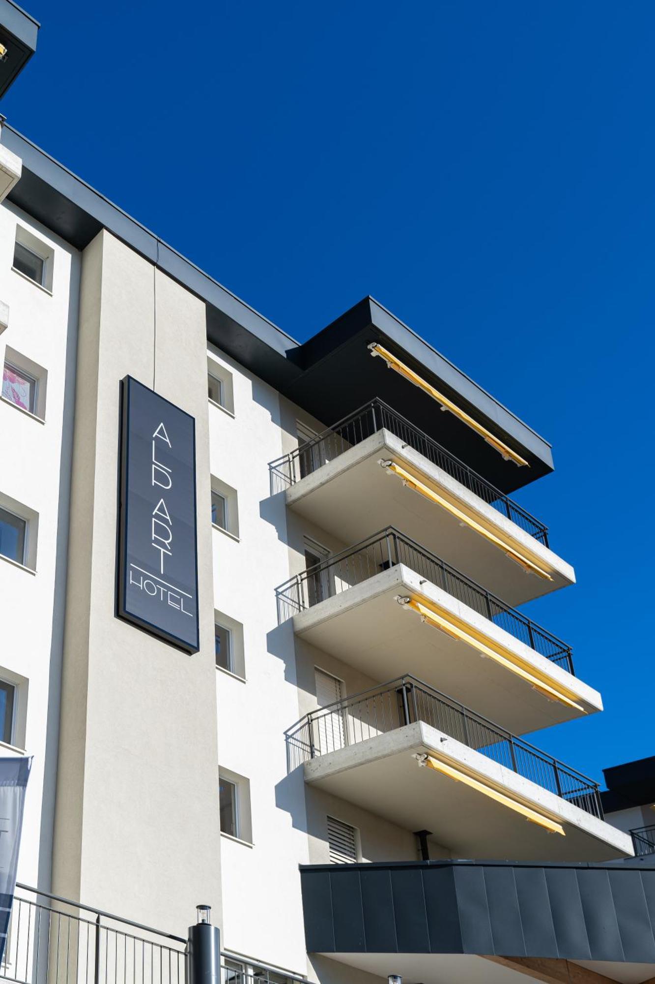 Alp Art Hotel Monthey Collombey-Muraz Exteriör bild