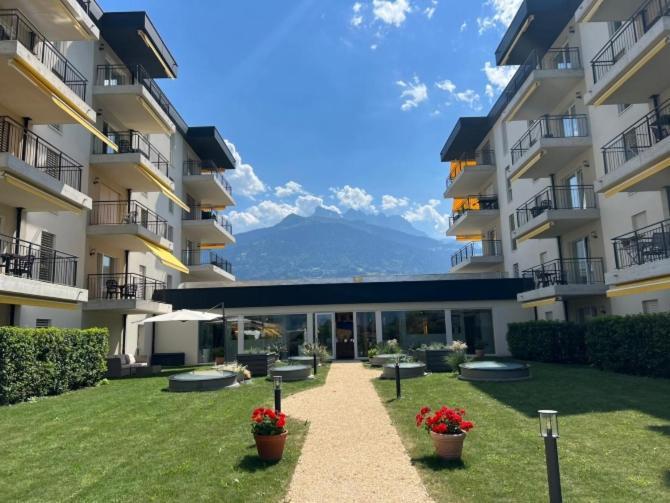 Alp Art Hotel Monthey Collombey-Muraz Exteriör bild