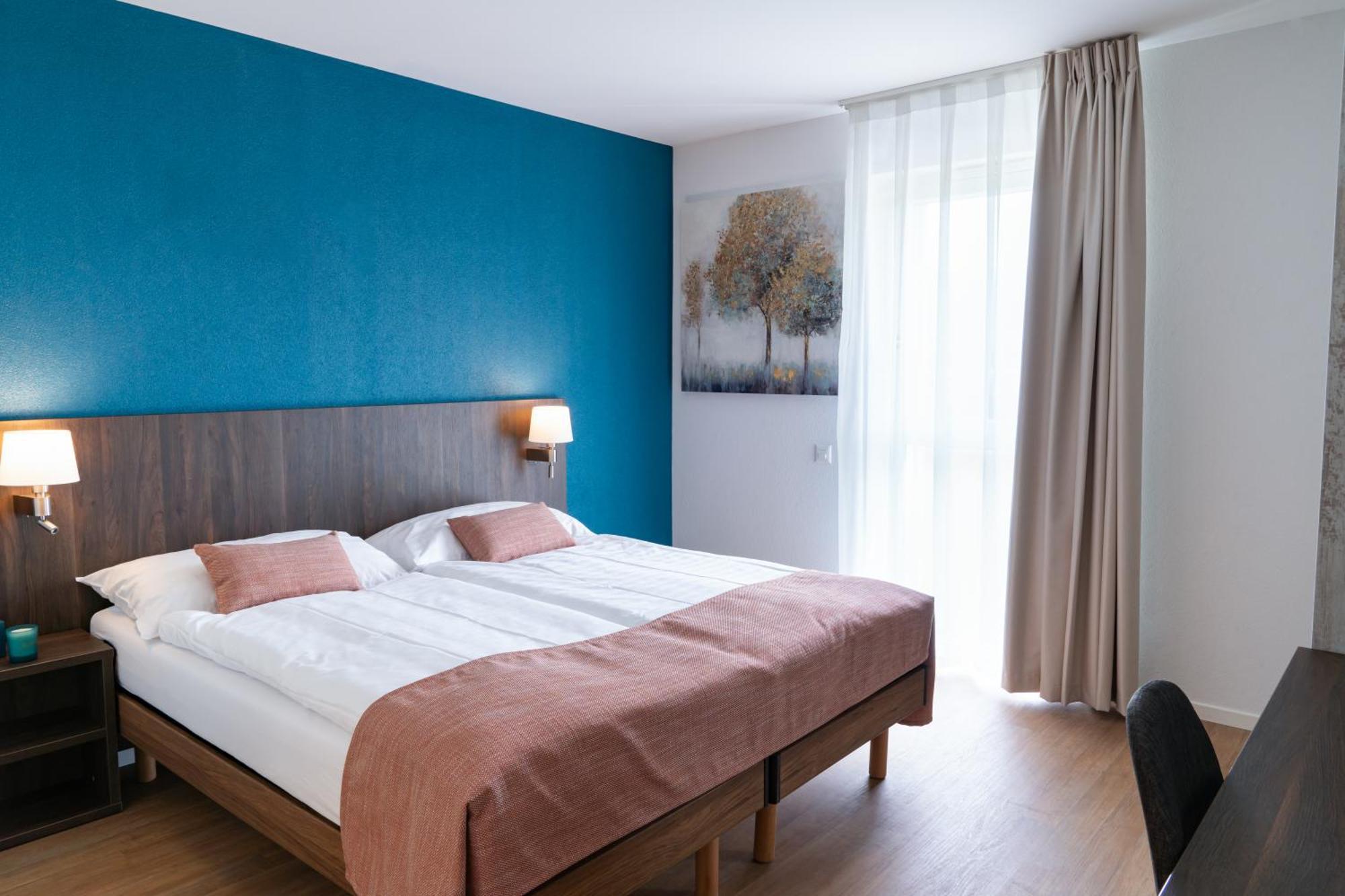 Alp Art Hotel Monthey Collombey-Muraz Exteriör bild