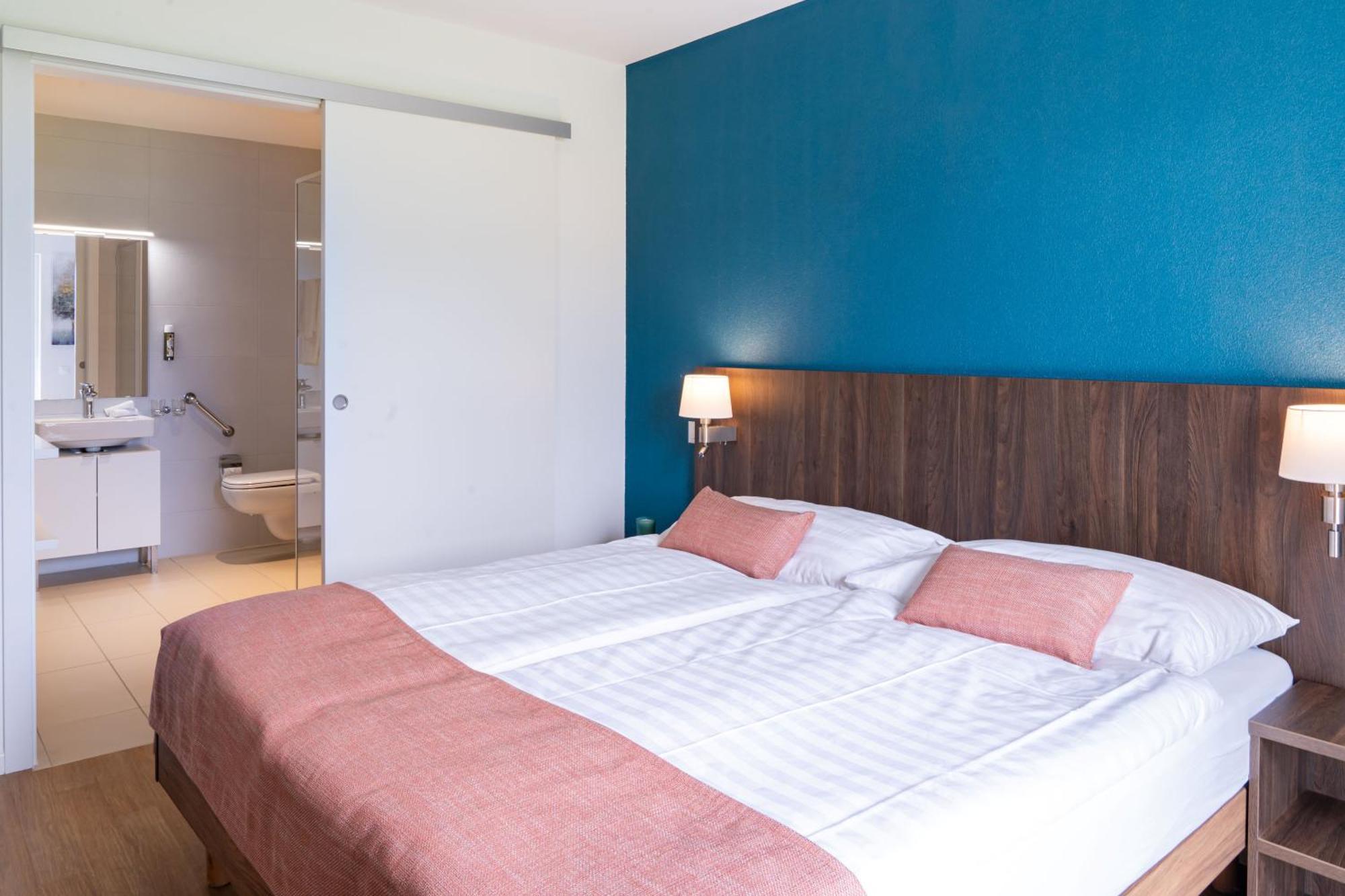 Alp Art Hotel Monthey Collombey-Muraz Exteriör bild